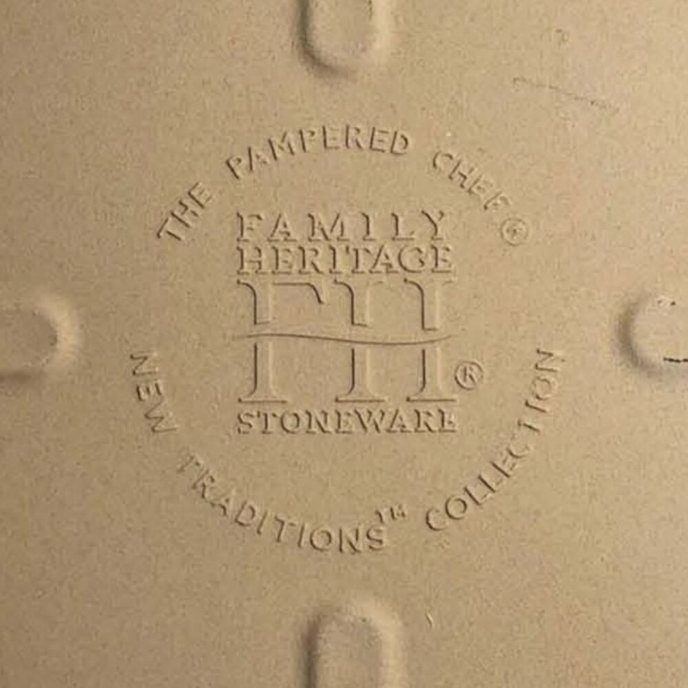 PAMPERED CHEF FAMILY HERITAGE SMALL OVAL STONEWARE BAKER - Picture 2 of 2
